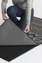Load image into Gallery viewer, Arizona Black Rug