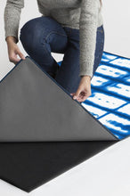 Load image into Gallery viewer, Shibori San Indigo Rug