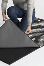 Load image into Gallery viewer, Endah Grey Rug
