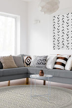 Load image into Gallery viewer, Herdanza Black &amp; White Rug
